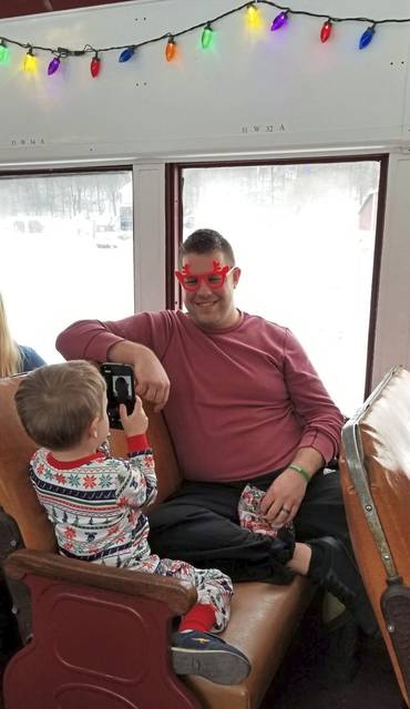 1972906_web1_gtr-liv-xmastrains3-120819