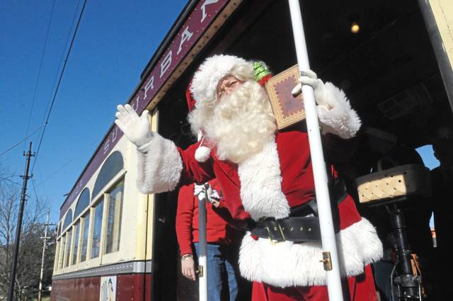 1972906_web1_gtr-trv-xmastrains5-120819