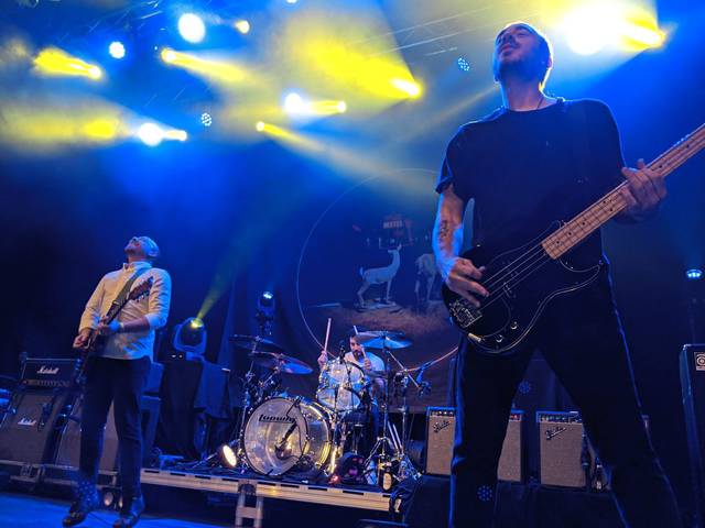 2010838_web1_ptr-Menzingers2-120119
