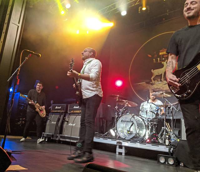2010838_web1_ptr-Menzingers3-120119
