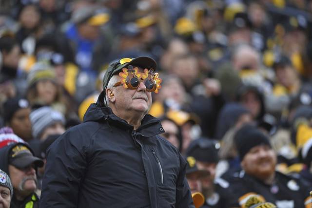 2012285_web1_gtr-Steelers37-120219