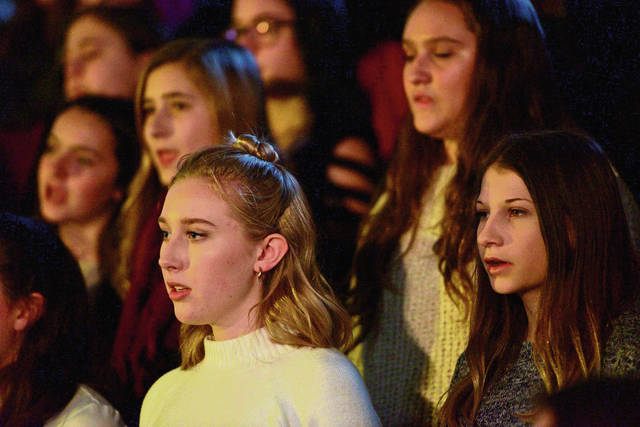 2014968_web1_VND-lo-DeerLakesBand3-120619