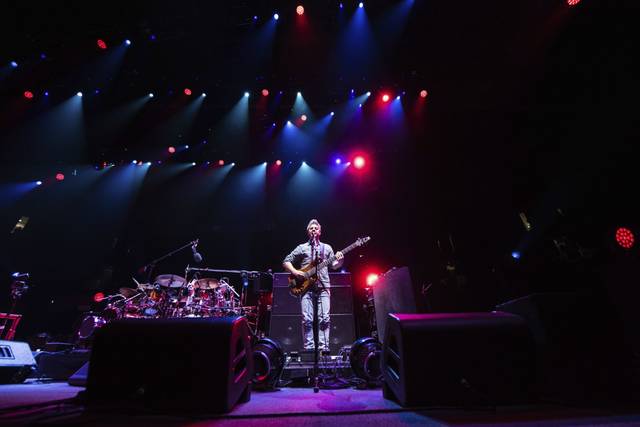 2022492_web1_gtr-liv-phish003-120519 2022492_web1_gtr-liv-phish003-120519