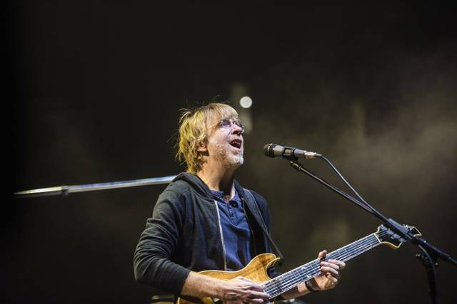 2022492_web1_gtr-liv-phish010-120519 2022492_web1_gtr-liv-phish010-120519