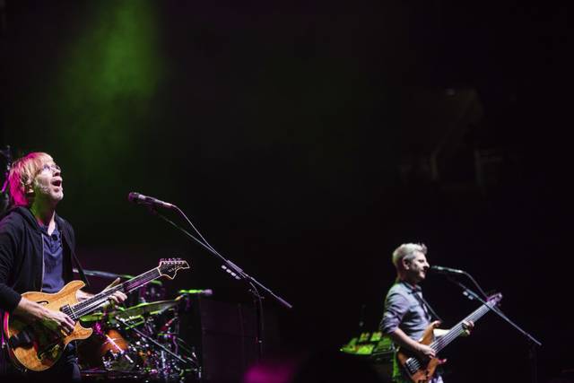 2022492_web1_gtr-liv-phish012-120519 2022492_web1_gtr-liv-phish012-120519