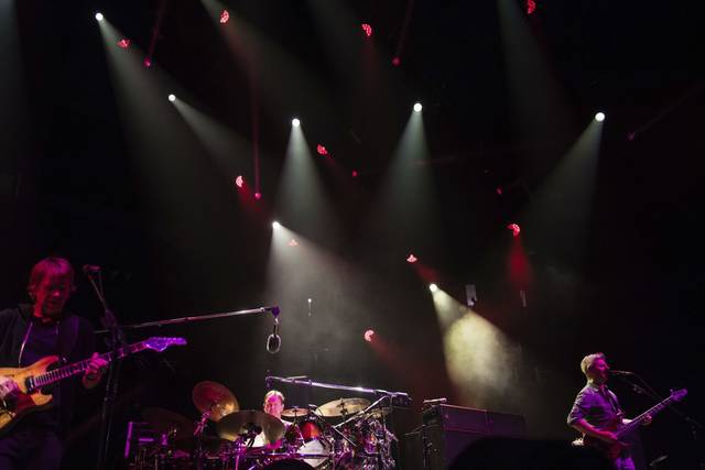 2022492_web1_gtr-liv-phish017-120519 2022492_web1_gtr-liv-phish017-120519