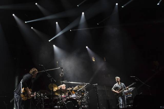 2022492_web1_gtr-liv-phish019-120519 2022492_web1_gtr-liv-phish019-120519