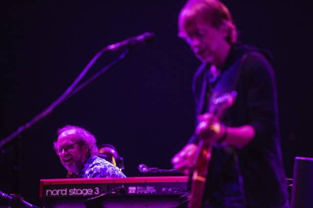 2022492_web1_gtr-liv-phish020-120519 2022492_web1_gtr-liv-phish020-120519