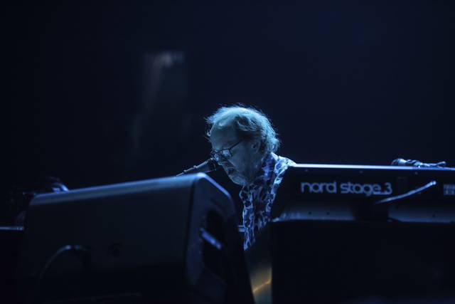 2022492_web1_gtr-liv-phish023-120519 2022492_web1_gtr-liv-phish023-120519