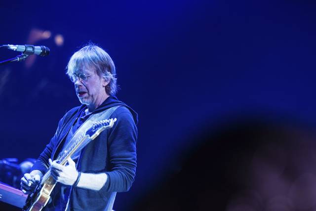 2022492_web1_gtr-liv-phish026-120519 2022492_web1_gtr-liv-phish026-120519