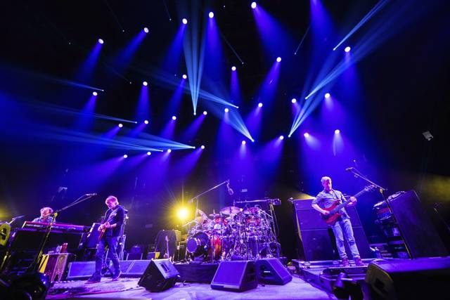 2022492_web1_gtr-liv-phish028-120519 2022492_web1_gtr-liv-phish028-120519