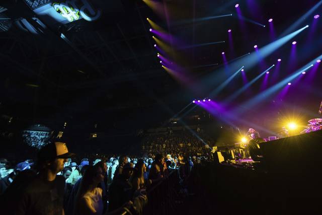 2022492_web1_gtr-liv-phish029-120519 2022492_web1_gtr-liv-phish029-120519