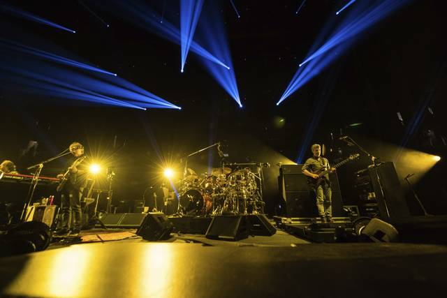 2022492_web1_gtr-liv-phish033-120519 2022492_web1_gtr-liv-phish033-120519