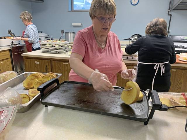 2027767_web1_gtr-teafundraiser4