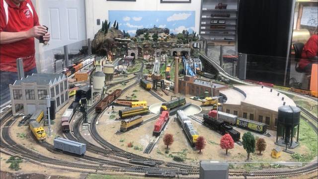 2028684_web1_vnd-holidaytrains5-120819