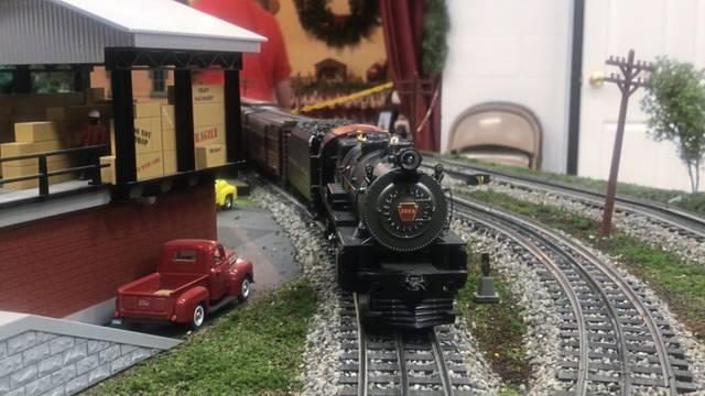 2028684_web1_vnd-holidaytrains6-120819
