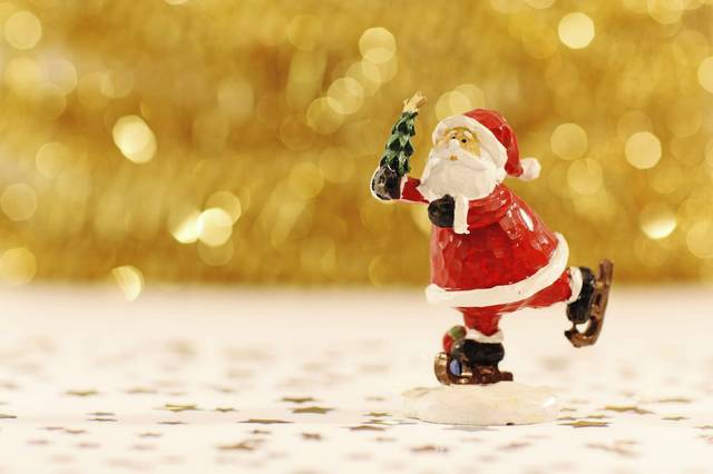 2034420_web1_WEB-santa-ice-skating