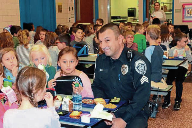 Poff Elementary hosts Lunch with Cops