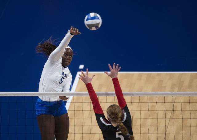 2039009_web1_gtr-Pittvolley02-120819