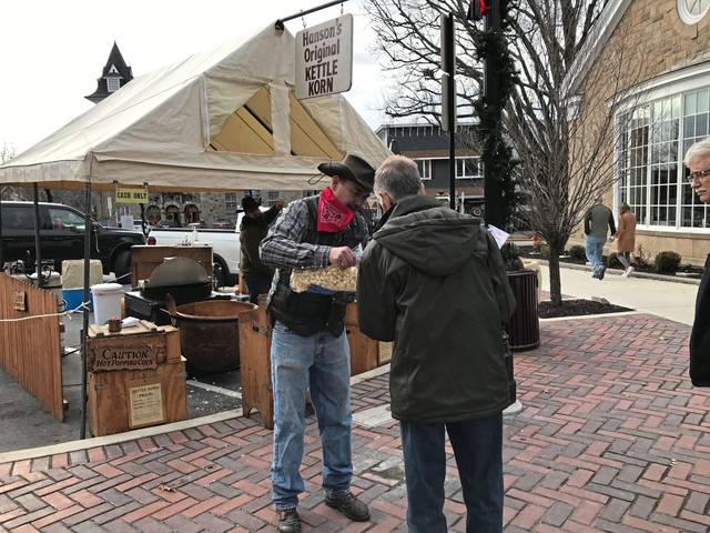 2041841_web1_Harlan-Hanson,-of-Sarver-dishes-out-Kettle-Corn