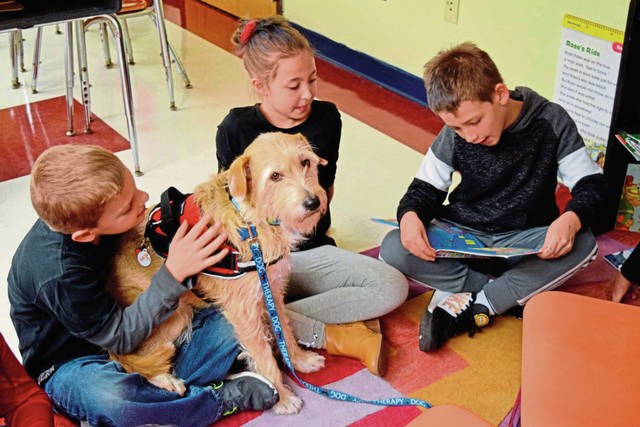 Marzolf Primary students take part in Reading with Rover program