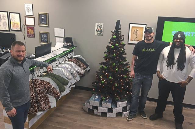2045943_web1_gtr-CoatGiveaway-121019