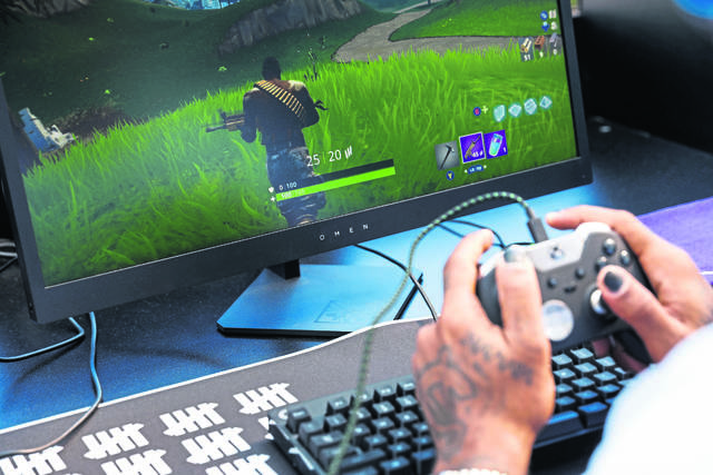 2046597_web1_fortnite-ea2f80c6-f483-11e8-80d0-f7e1948d55f4