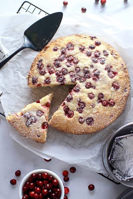 2047826_web1_gtr-liv-cranberrycake-01-121119
