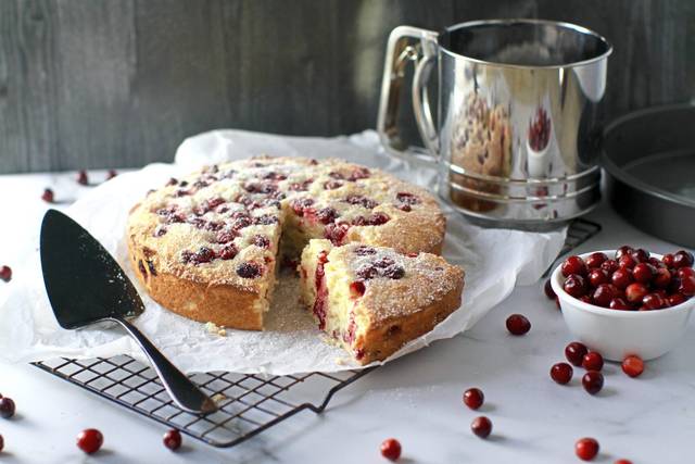 2047826_web1_gtr-liv-cranberrycake-02-121119