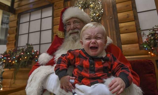 2048008_web1_gtr-liv-realsantas1-122219