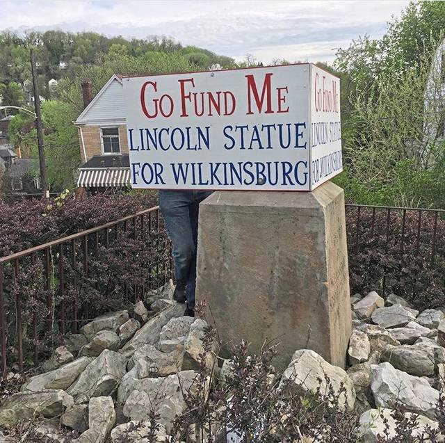 2049764_web1_ptr-lincolnstatue1