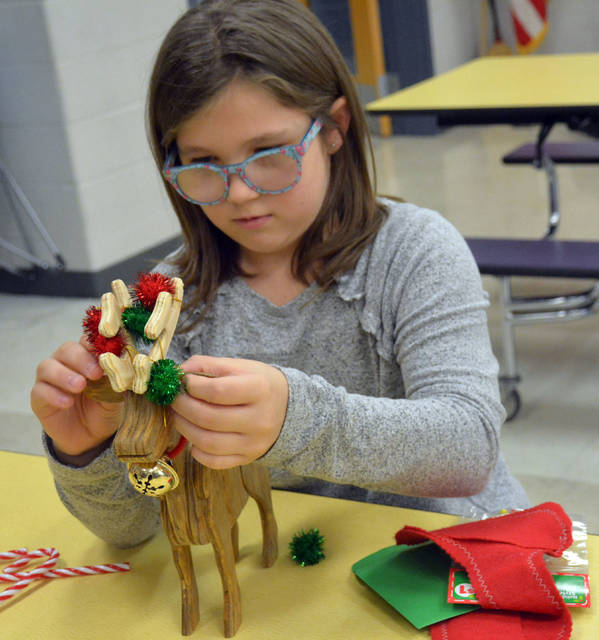 Pivik students pitch in to make presents for Children’s Institute students