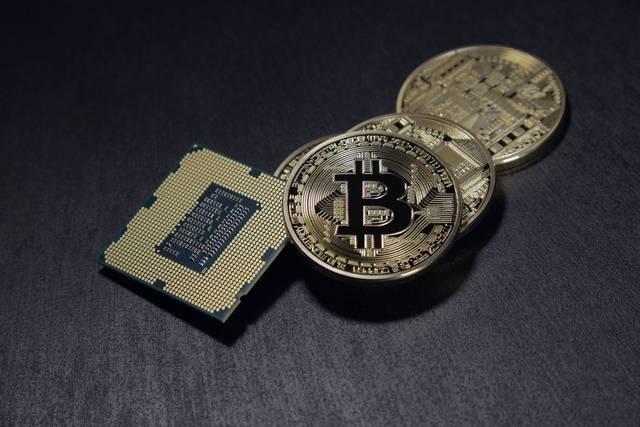 2052065_web1_bitcoin-2057405_1920