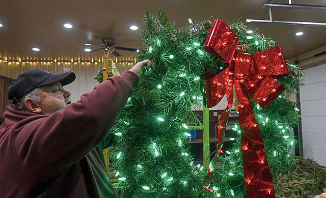 2058870_web1_VND-Wreaths-121419