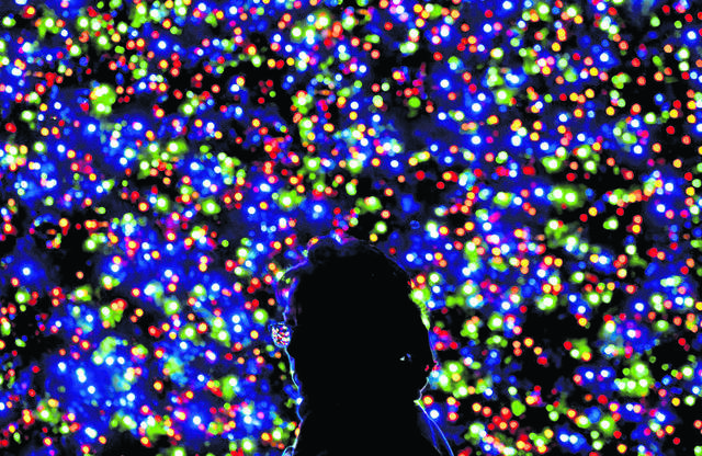2064260_web1_ptr-kennywoodxmas1-112418