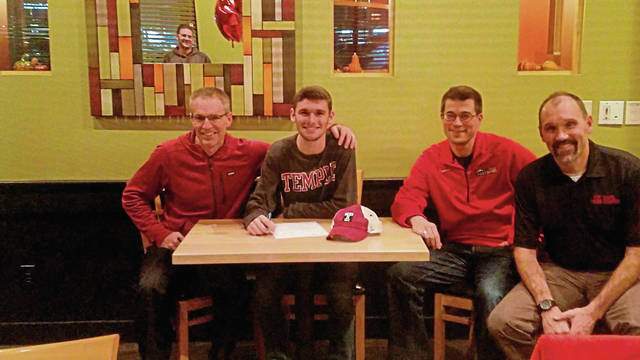 Fox Chapel runner Fitch signs with Temple