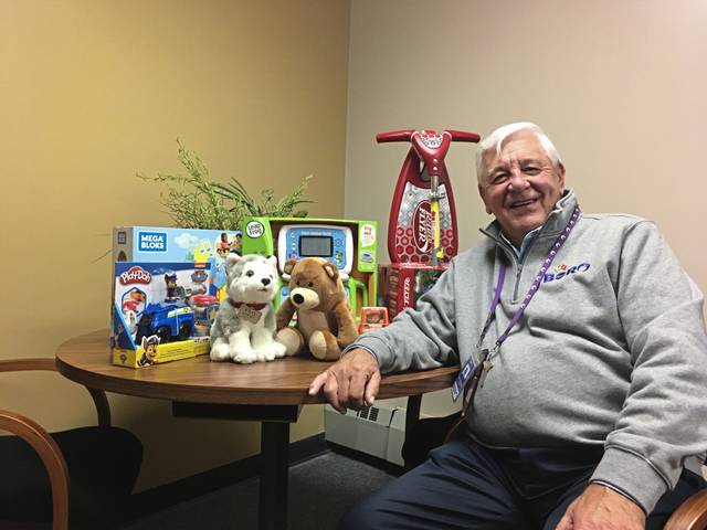 Elks, Knights of Columbus, veterans rally to help Plum family in serious jam at Christmas