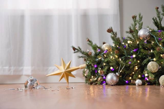 2087924_web1_web-christmasbroken 2087924_web1_web-christmasbroken