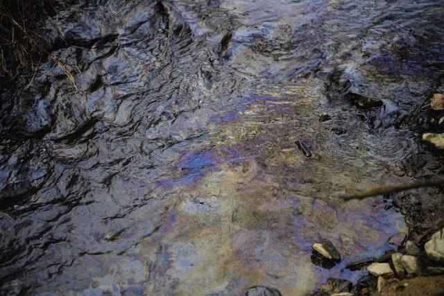 2088104_web1_gtr-fuelspill002-010819