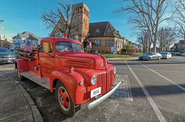 2102834_web1_vnd-firetruckfuneral-122419