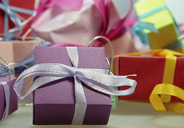 2107220_web1_web-gifts