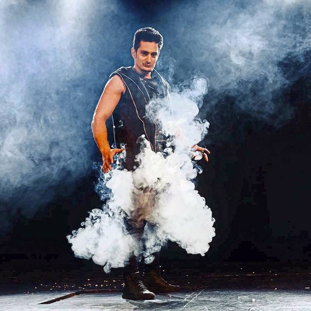 2108389_web1_gtr-TK-illusionists-02-121919