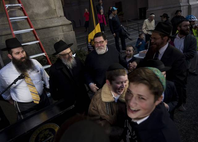 2114593_web1_PTR-Hanukkah007-122719