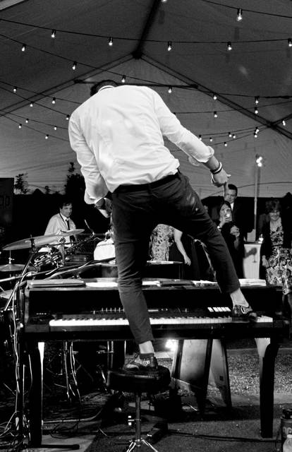2127672_web1_VND-LIV-PIANO-2