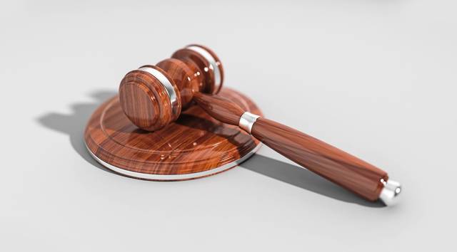 2138124_web1_WEB-gavel