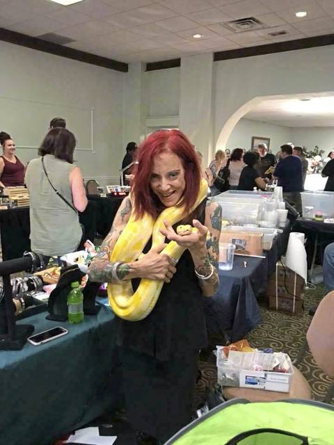 2155752_web1_VND-LIV-REPTILE-PETSNAKE