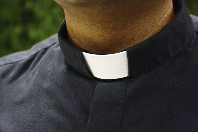 2171926_web1_web-priest-02
