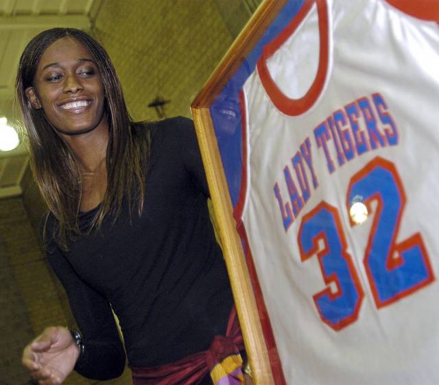 McKeesport's Swin Cash named finalist for Women's Basketball Hall