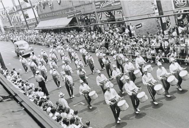 2183736_web1_gtr-LatCentParade1-011420