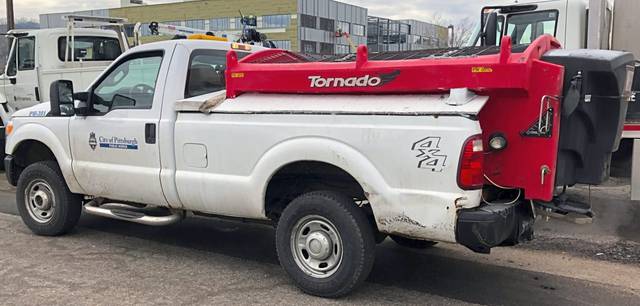 2187761_web1_salt-truck